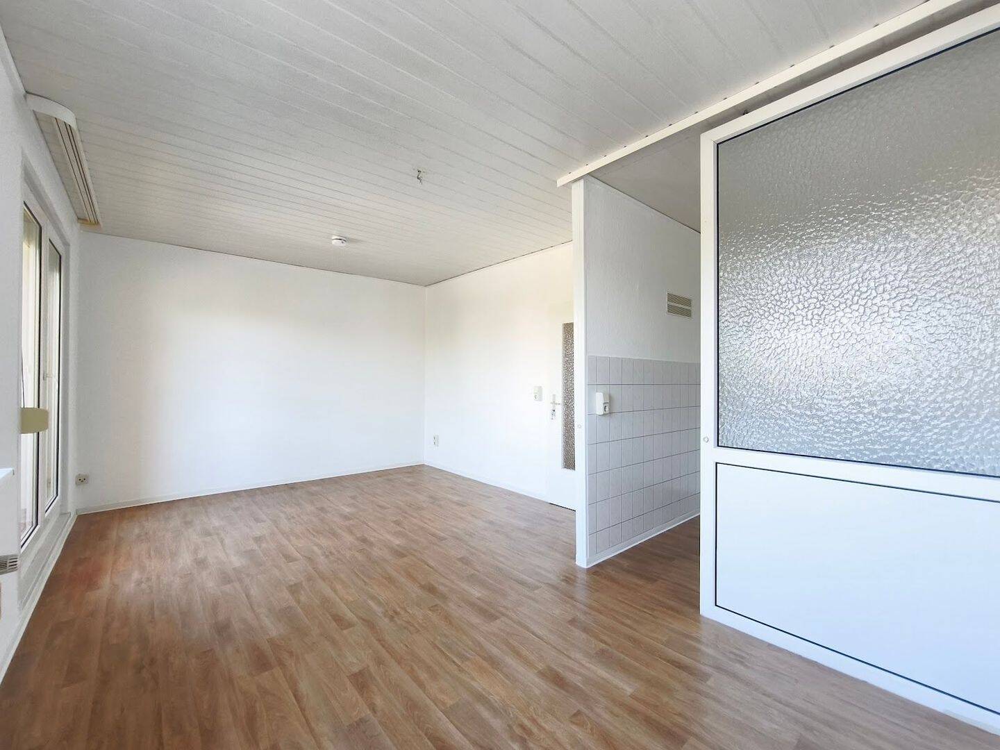 DREI ZIMMER im 1.OBERGESCHOSS, 6766 Bitterfeld-Wolfen