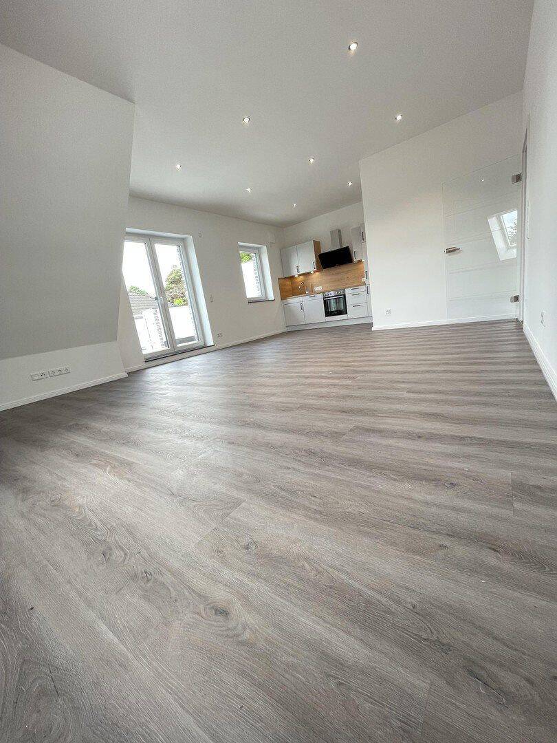 Moderne helle 3-Zimmer-Maisonette-Whg mit EBK und Balkon + Carport in Achim Uphusen, 28832 Achim