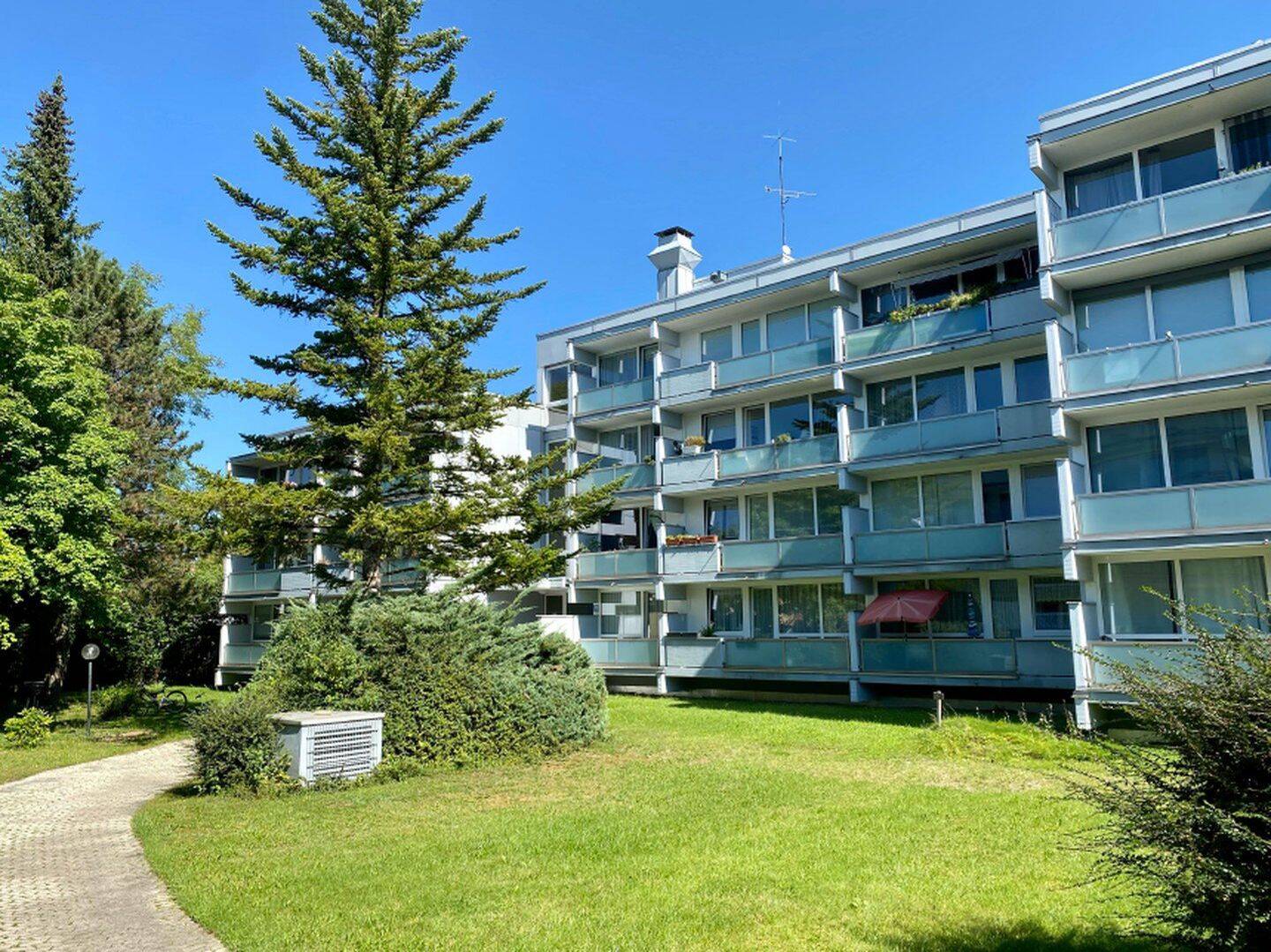 Gepflegtes ruhiges Apartment mit großer Loggia im Hochparterre, 82008 Unterhaching