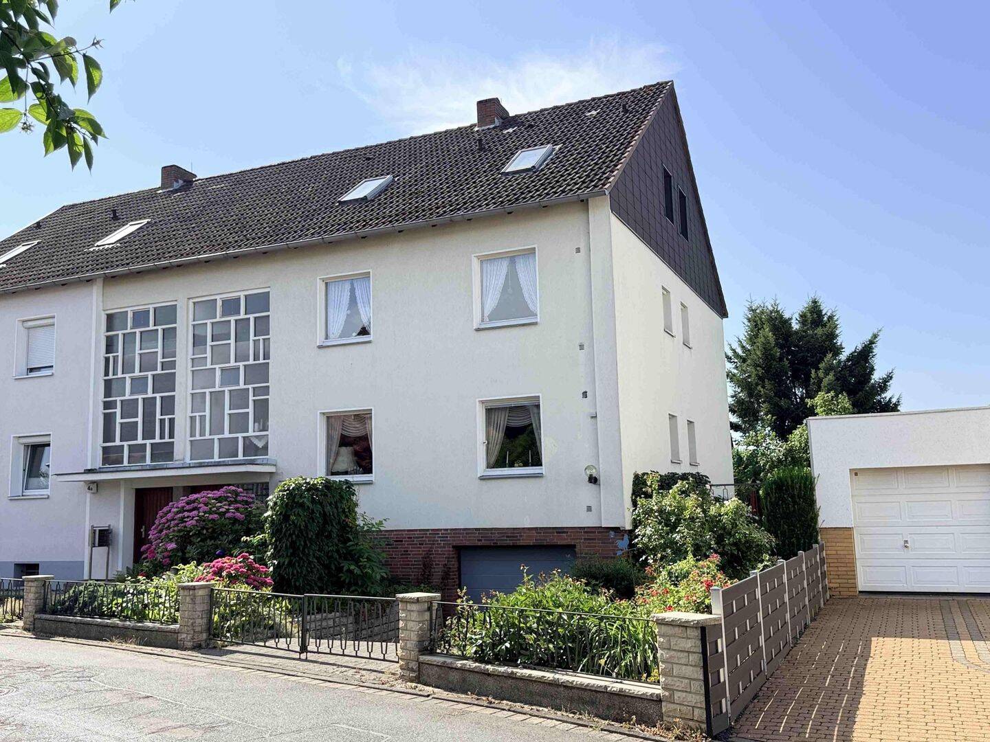 Seelze-Velber: Solide DHH mit 2 Wohneinheiten auf einem Erbbaugrundstück mit günstigem Erbbauzins, 30926 Seelze