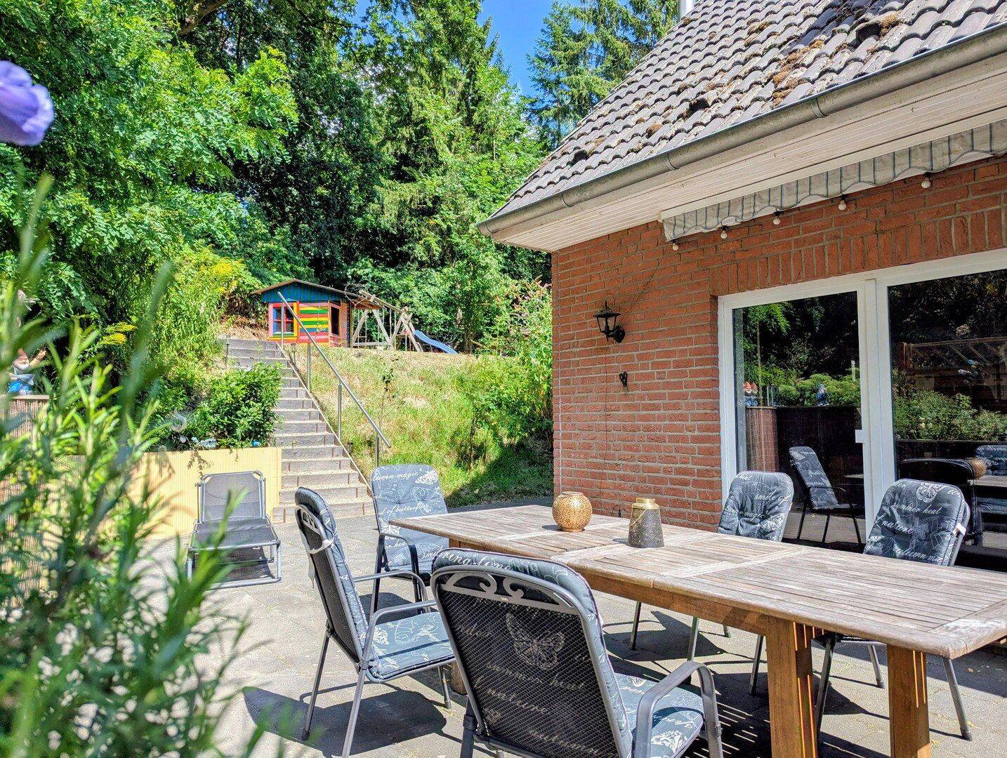 Wohnen fast wie im freistehenden Haus – Endreihenhaus mit großem, privatem Garten direkt am Wald, 21481 Lauenburg/Elbe