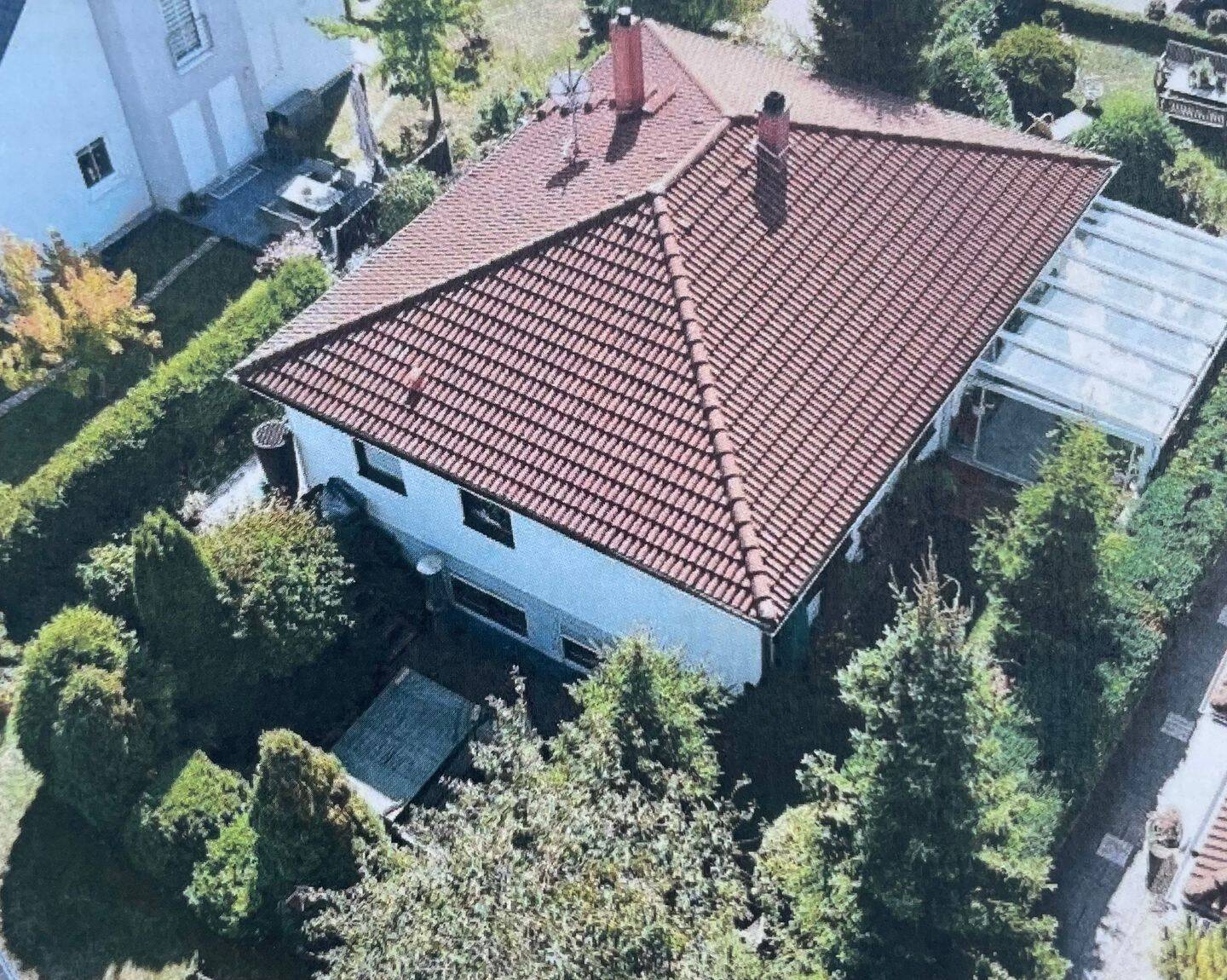 OHNE Provision direkt vom Eigentümer!
Hübsches und liebevoll gestaltetes Einfamilienhaus, voll unterkellert mit Einbauküche, Wintergarten und Garten, 99334 Amt Wachsenburg