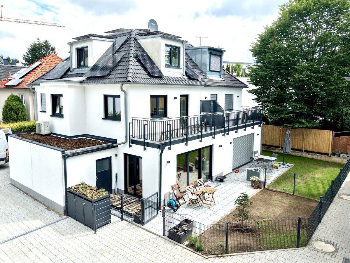 Neubau: traumhafte DHH mit hochwertiger Ausstattung, voll möbliert, mit Balkon und Garten zur Miete, 80992 München (Moosach Neuhausen-Nymphenburg Pasing-Obermenzing)