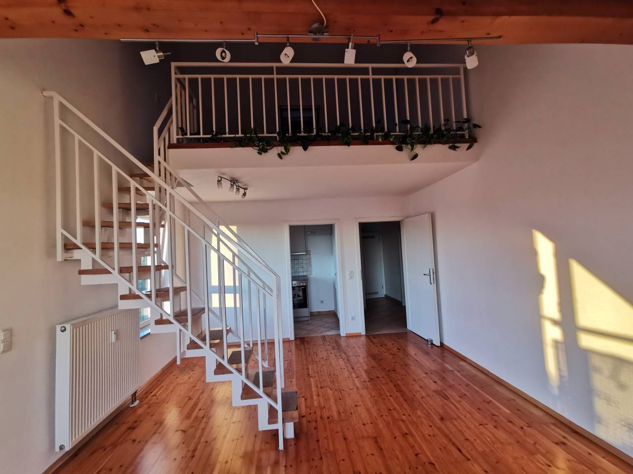 EINZIGARTIGES LOFT (103 m²) MIT ALPENBLICK & PERFEKTER ANBINDUNG ZUM ÖPNV, ZU DEN AUTOBAHNEN & EINKAUFSMÖGLICHKEITEN in 80993 München – Moosach, 80993 München (Moosach)