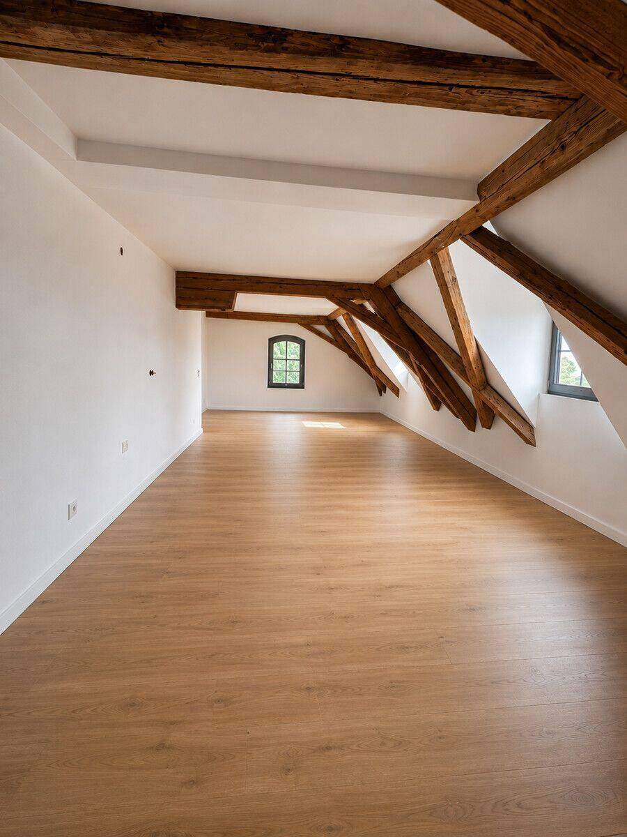 Großzügige 3-Zimmer-Dachgeschoss-Wohnung über 2 Etagen, 87740 Buxheim