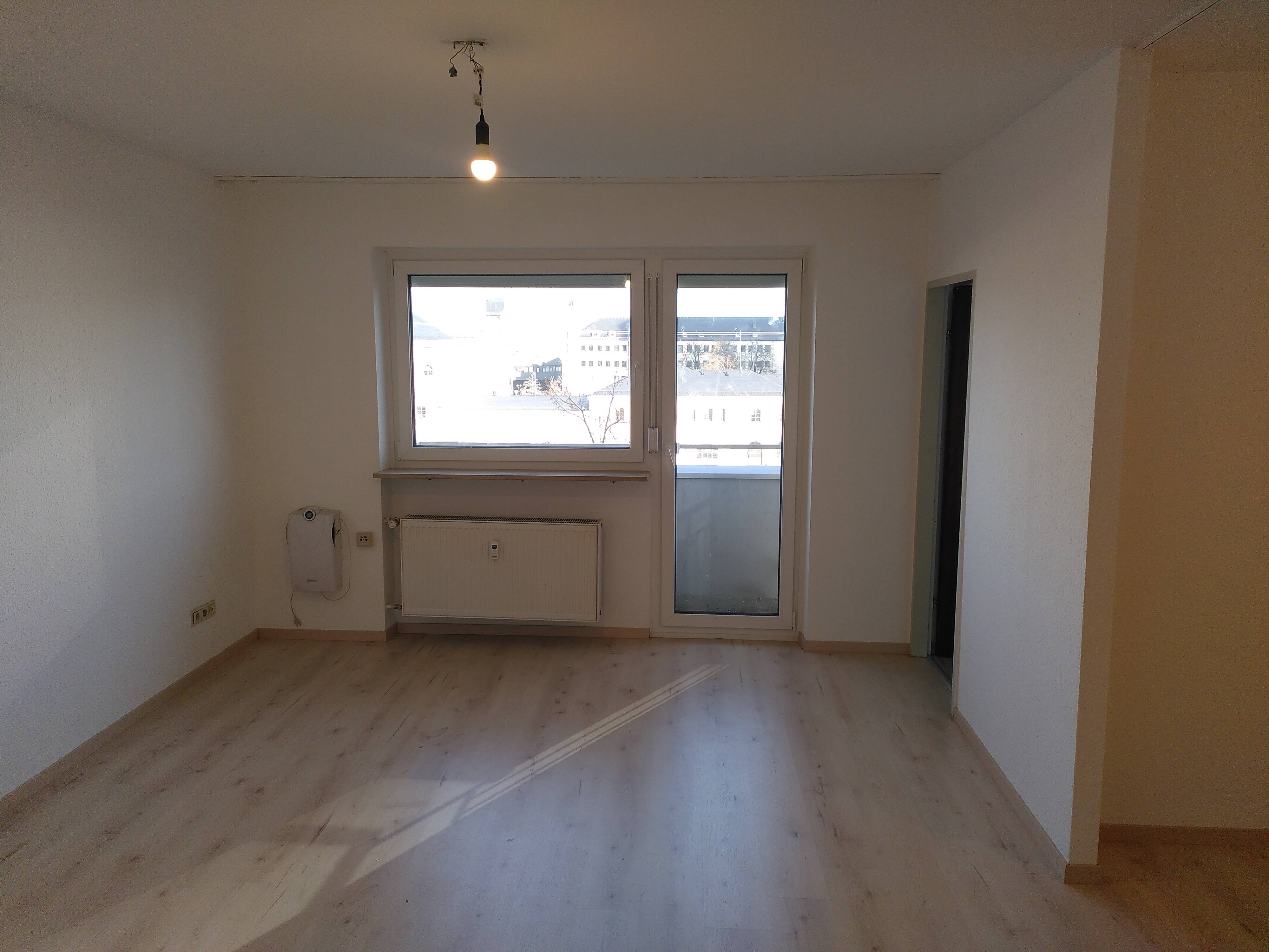 Renovierte 1½ Zimmer Wohnung mit Einbauküche in zentraler Lage, 90763 Fürth (Südstadt Weikershof)