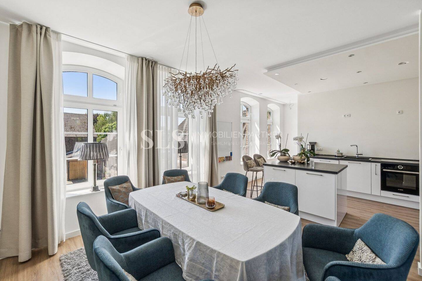 Historischer Charme trifft Luxus Maisonette mit Ausblick, Dachterrasse & Neubaukomfort, 40668 Meerbusch