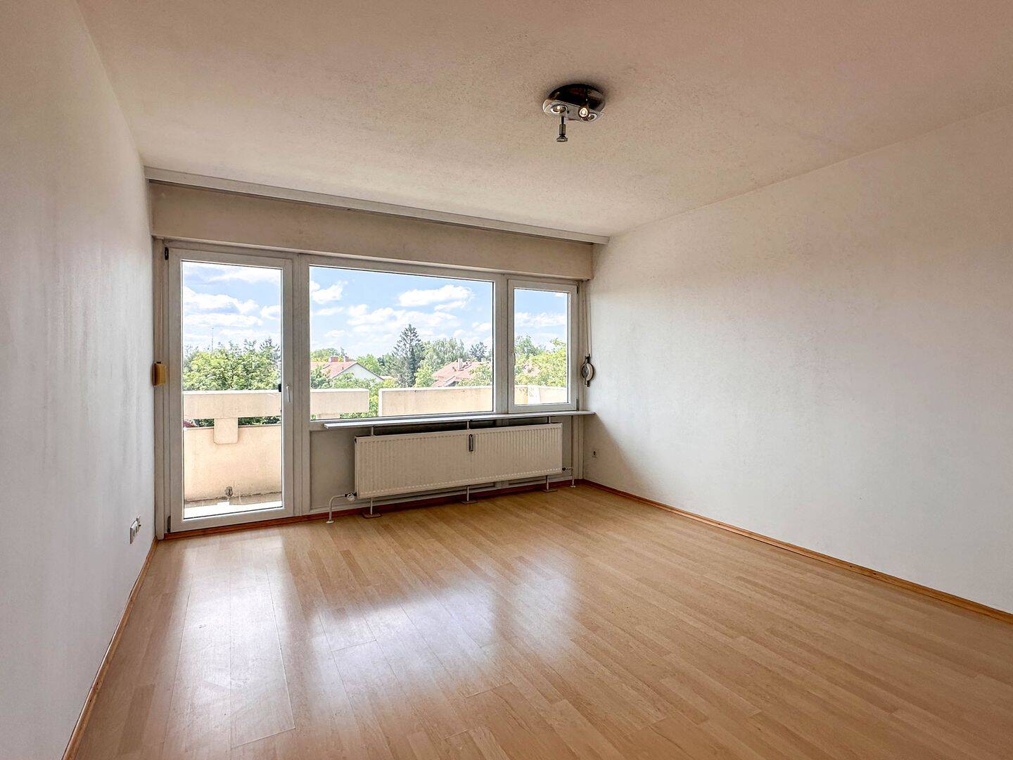 Attraktive 2-Zimmer-Wohnung mit Balkon und Tiefgaragenstellplatz!, 82008 Unterhaching