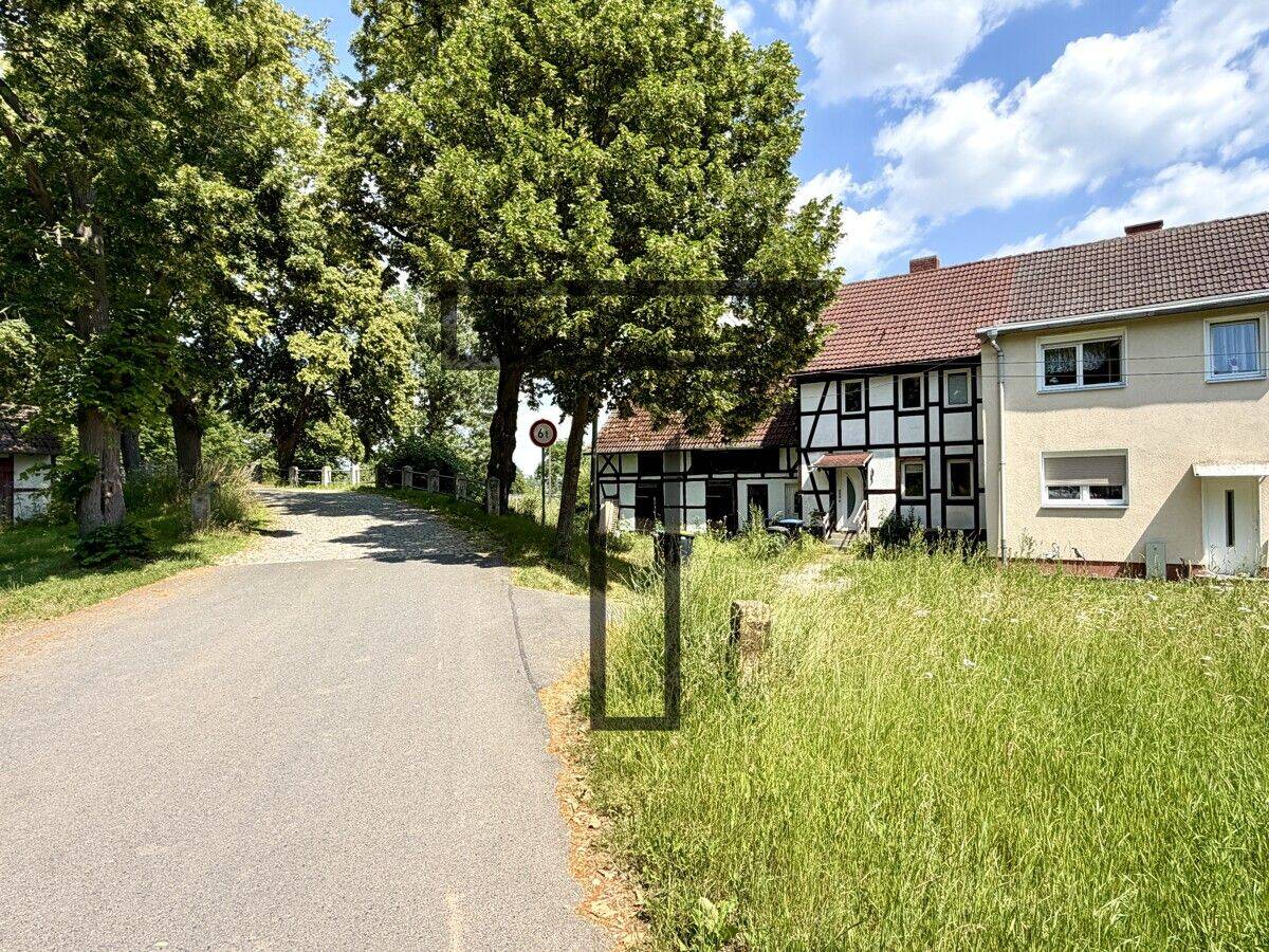 Sanierungsbedürftiges Einfamilienhaus mit Scheunenanteil in 99735 Nohra OT Kinderode, 99735 Kleinfurra