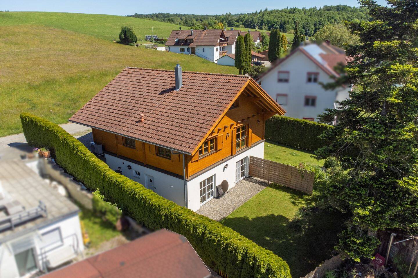 SOFORT WOHLFÜHLEN! Sehr charmantes Einfamilienhaus mit Einliegerwohnung in schöner Ortsrandlage, 88281 Schlier