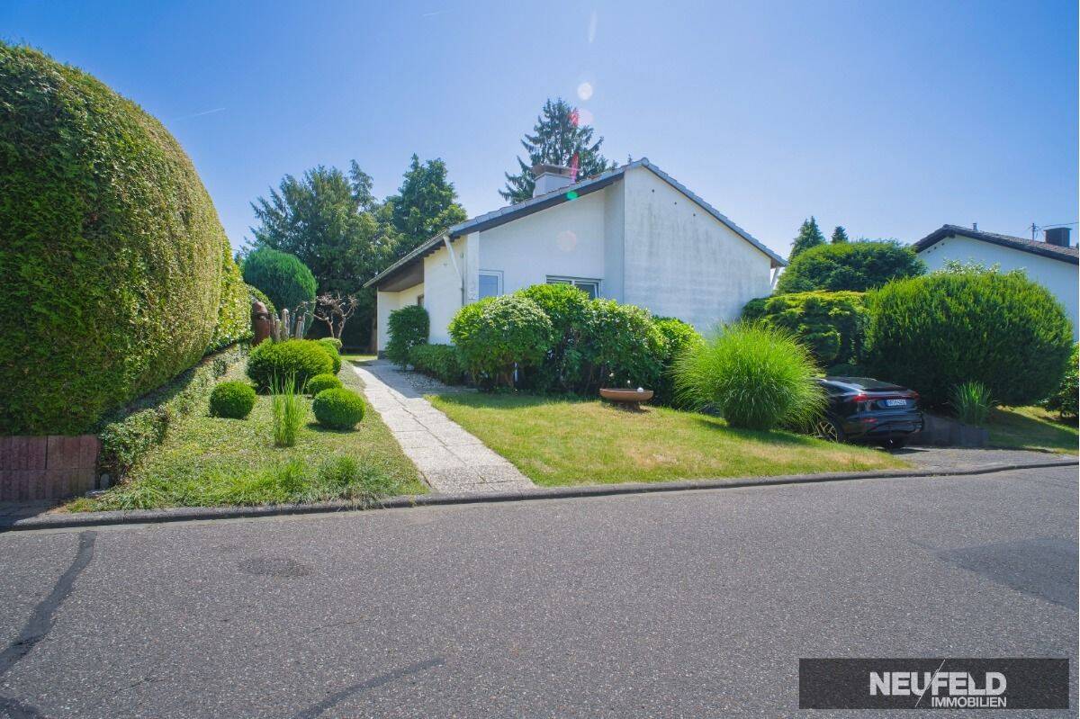 Gepflegter Bungalow mit wunderschönem Garten und sonniger Loggia, 56587 Oberhonnefeld-Gierend