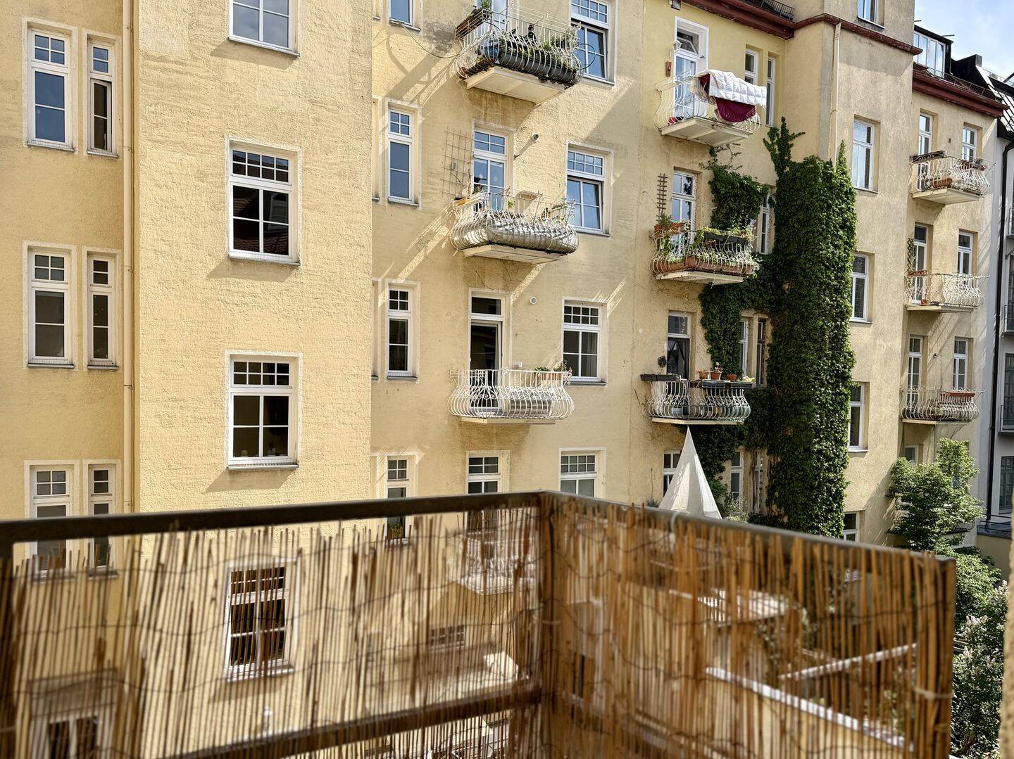 City Life – Altbau 3-Zimmer-Wohnung im Rückgebäude mitten in Haidhausen, 81667 München (Au-Haidhausen)