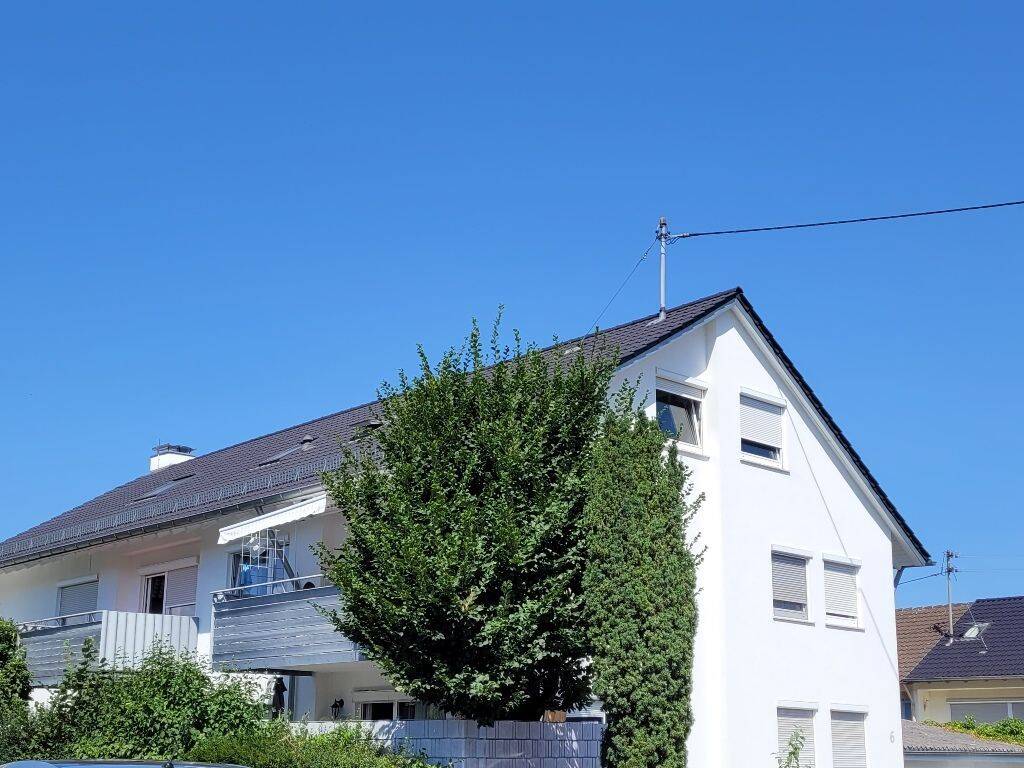 Gemütliche Dachgeschoss-Wohnung in idealer Lage für Singles und Paare!, 71336 Waiblingen