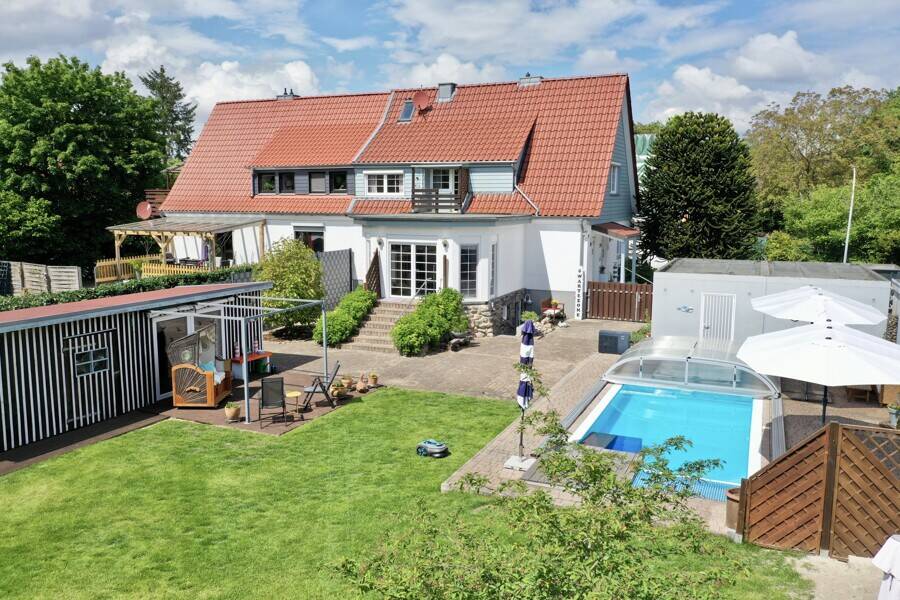 Großzügige Doppelhaushälfte mit Pool und 799 m² Grundstück, 27356 Rotenburg (Wümme)