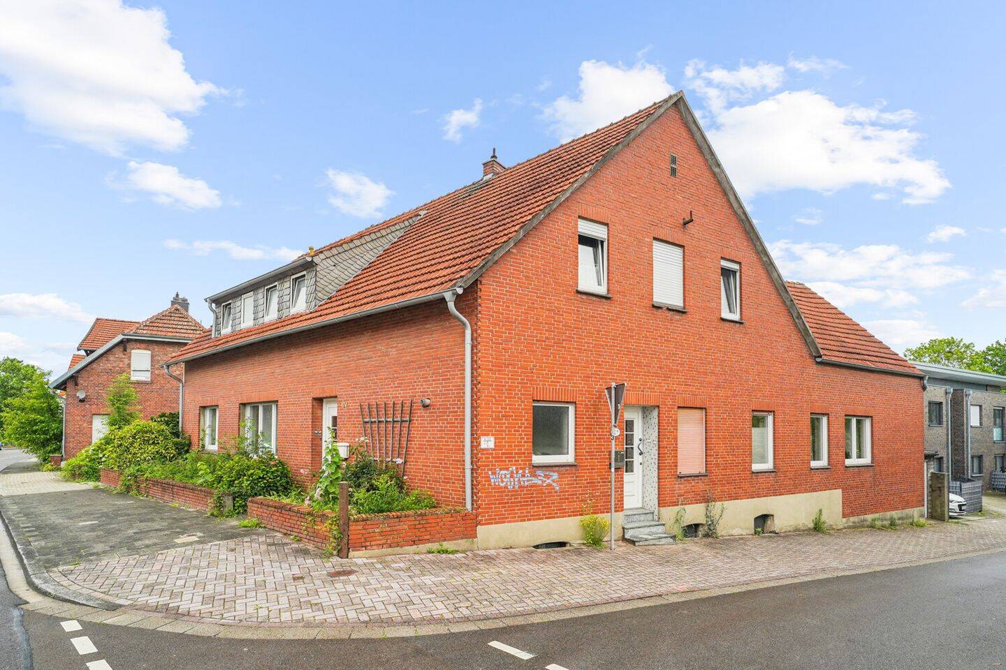 Altbau mit Potenzial – Sanierungsbedürftiges Zweifamilienhaus mit zwei separaten Wohneinheiten (WEG), 48431 Rheine