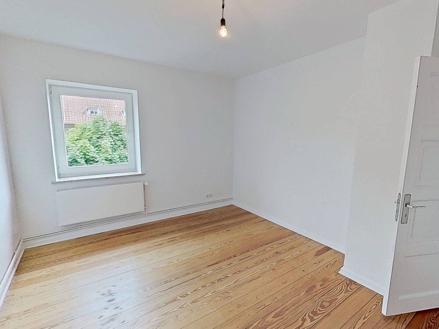 Große 3-Zimmer-Wohnung mit viel Lichteinfall und modernem Bad, 24768 Rendsburg