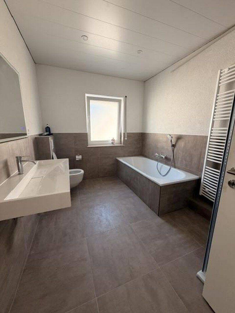 Lichtdurchflutete 4-Zimmer-Wohnung mit 126,5 m², Balkon in einem ruhigen 2-Parteienhaus, 67354 Römerberg