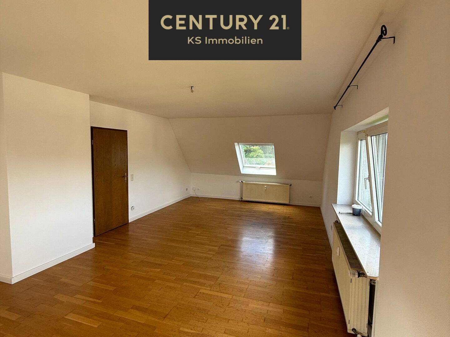 Charmante 3-Zimmer-Dachgeschosswohnung mit freier Gartennutzung in 66121 Saarbrücken, 66121 Saarbrücken