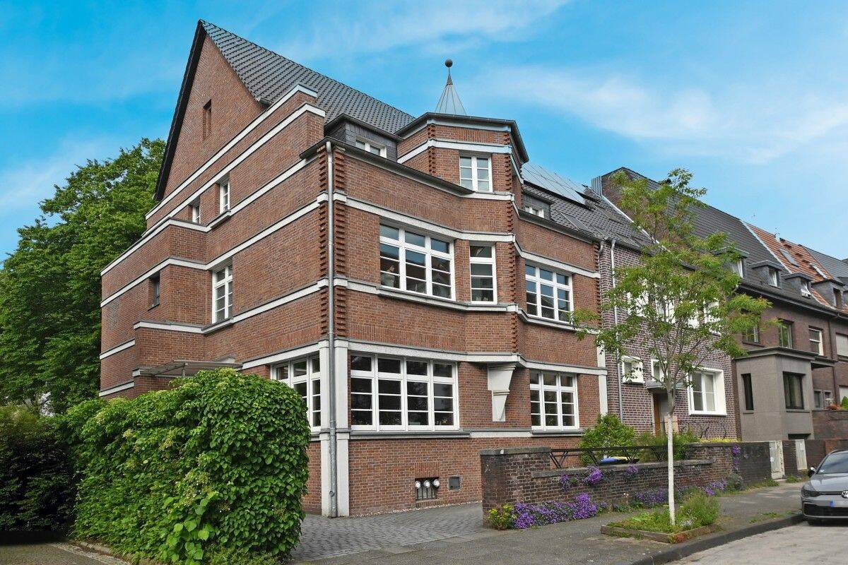 Zauberhafte Zeitreise am Kaiserberg! Historisches Großbürgerhaus mit Garten & 3 Garagen, 47058 Duisburg (Altstadt Duissern)