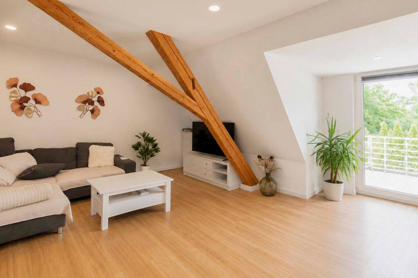 Attraktive Maisonettewohnung mit Balkon Ausbaupotenzial & vermietetem Investment, 86706 Weichering