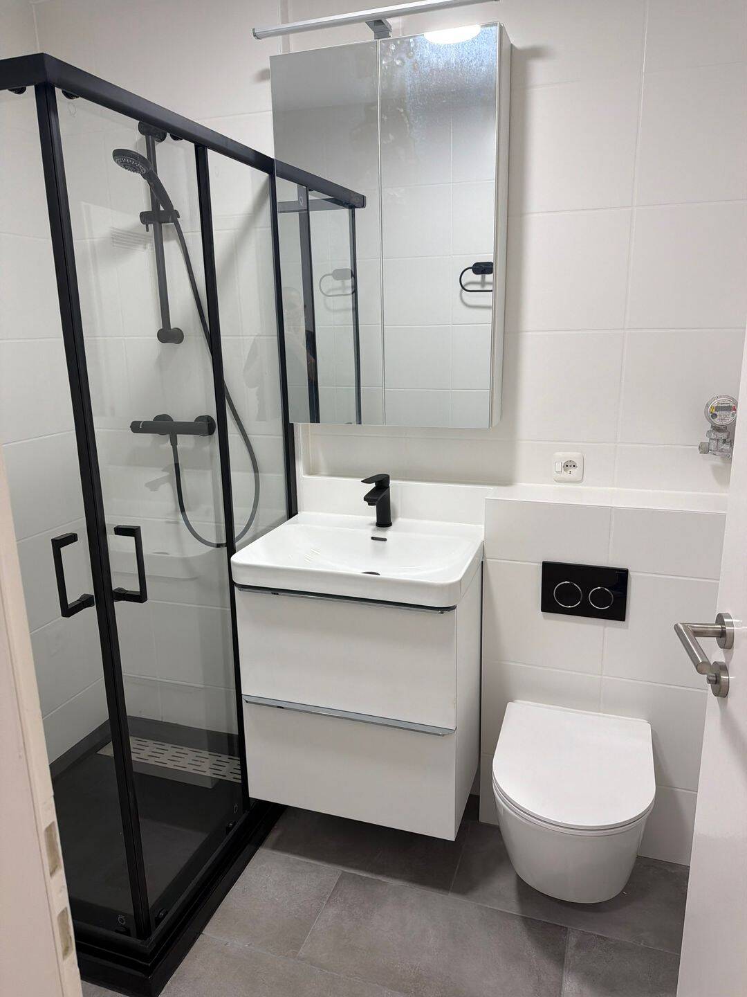 Neu renovierte 1,5 Zimmer Wohnung mit ca 43 qm inkl. Balkon, 80809 München (Milbertshofen-Am Hart Neuhausen-Nymphenburg Schwabing-West)