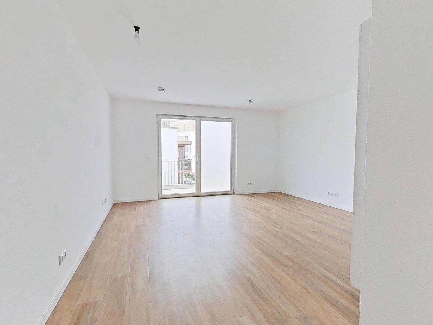 MODERNES WOHNEN IN VILLINGEN-SCHWENNINGEN: Lichtdurchflutete 3-Zimmer-Neubauwohnung mit Balkon und EBK, 78048 Villingen-Schwenningen