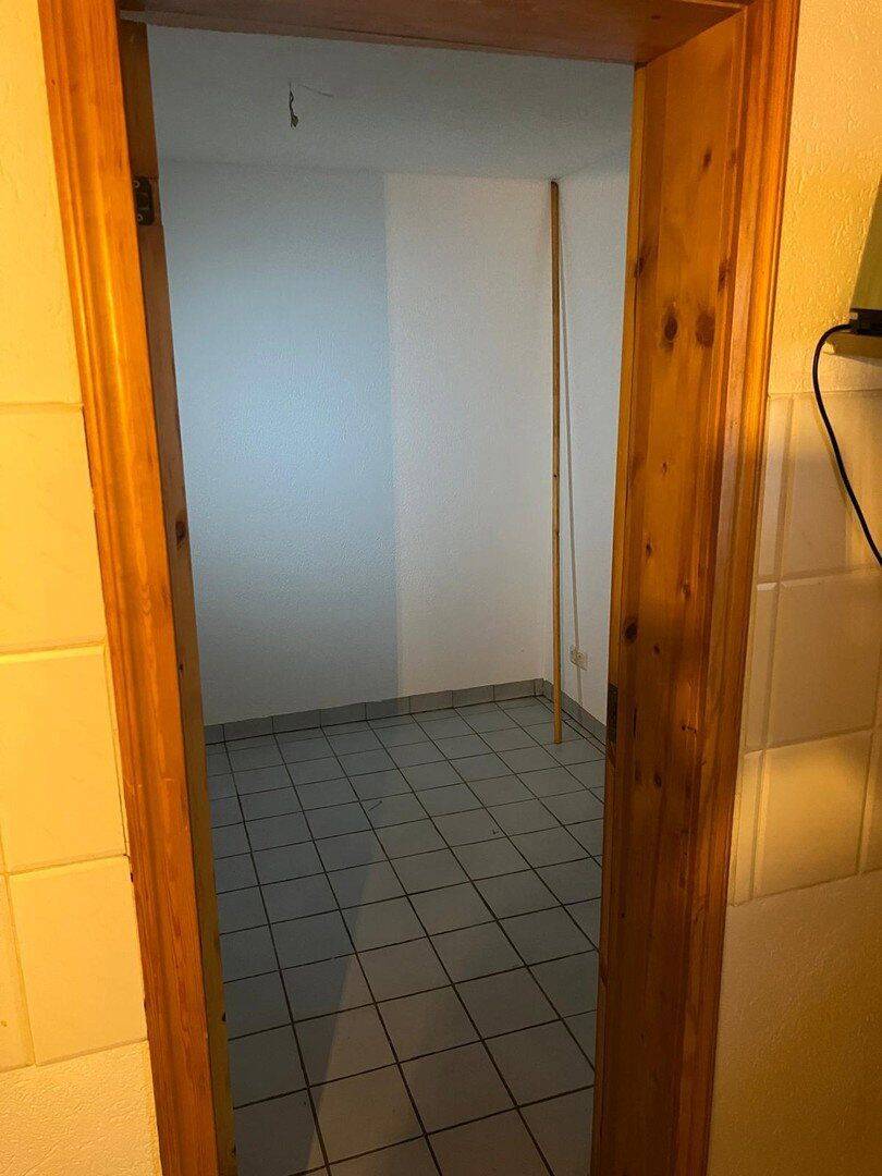 Gepflegte 2-Raum-Erdgeschoss-Maisonette-Wohnung mit Einbauküche in Mönchengladbach, 41068 Mönchengladbach