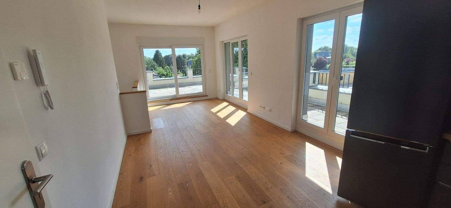 Wohnen auf 2 Ebenen | wie im HAUS | große SÜD-Terrasse | tolle Einbauküche | Stellplatz | Parkett, 15566 Schöneiche bei Berlin