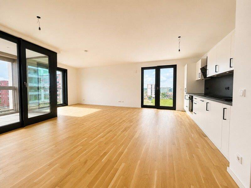 Helle und moderne 4-Zimmer-Wohnung mit sonniger Loggia, 81248 München (Aubing-Lochhausen-Langwied)