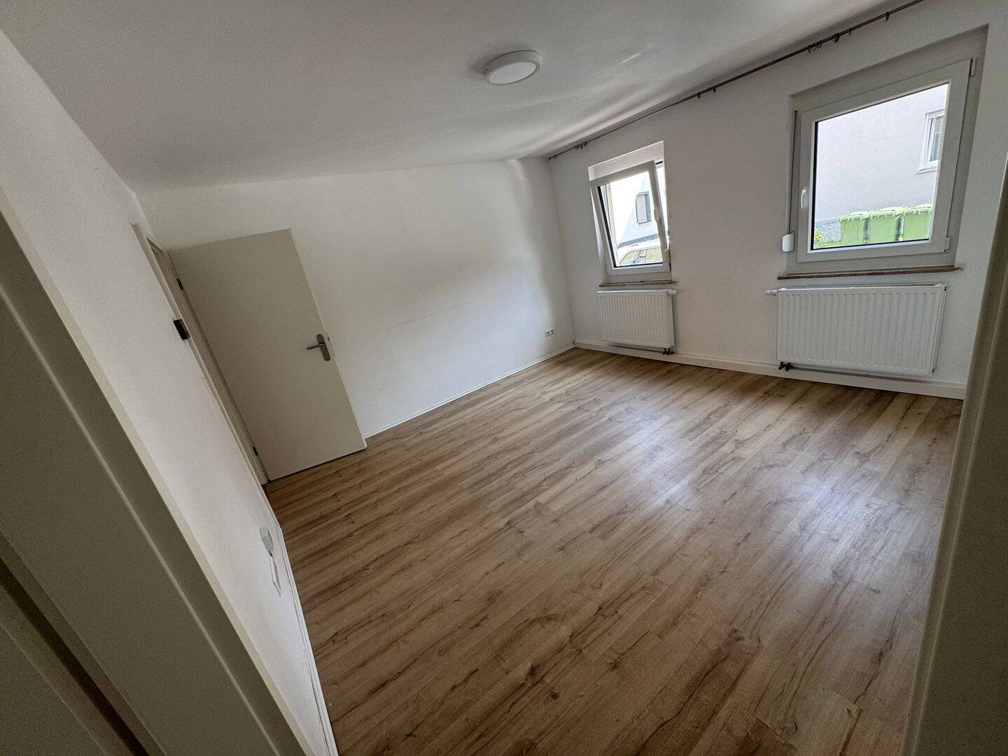 4 Zimmer Erdgeschosswohnung mit Kellerabteil, 71642 Ludwigsburg