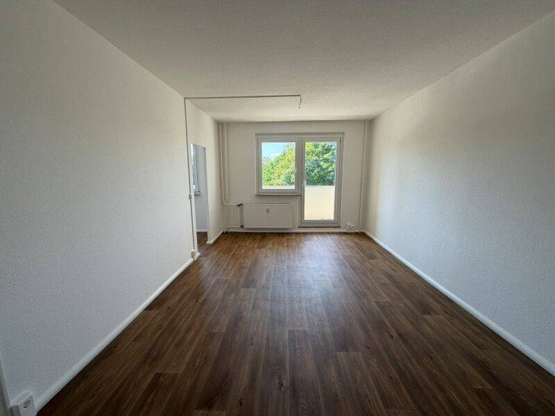 Modern wohnen in Gera-Lusan: Renovierte 3-Raum-Wohnung mit großzügigem Balkon, 7549 Gera (Debschwitz Lusan Röppisch)