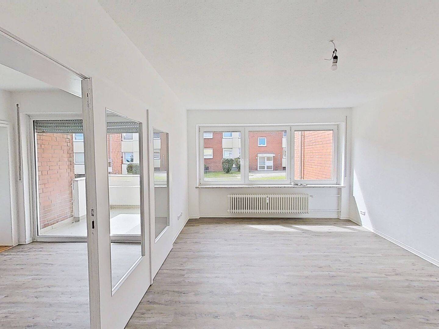 Moderne 4-Zimmer-Wohnung mit BALKON und EBK in Kappeln-Ellenberg, 24376 Kappeln