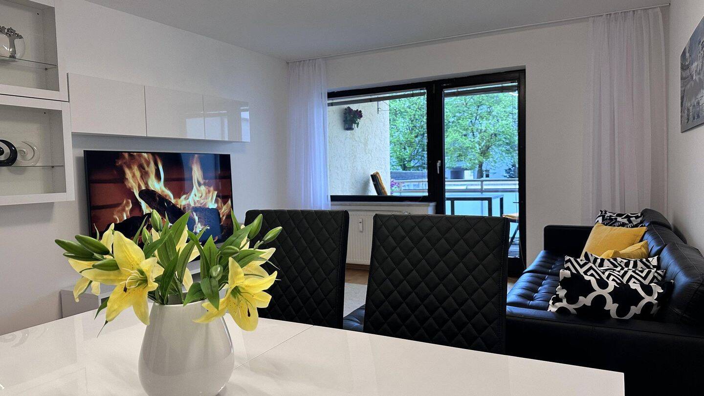 Neben der U-Bahn, komplett möbliert, 3-Zimmer-Wohnung – Wohnen auf Zeit in Milbertshofen, 80807 München (Milbertshofen-Am Hart Schwabing-Freimann)