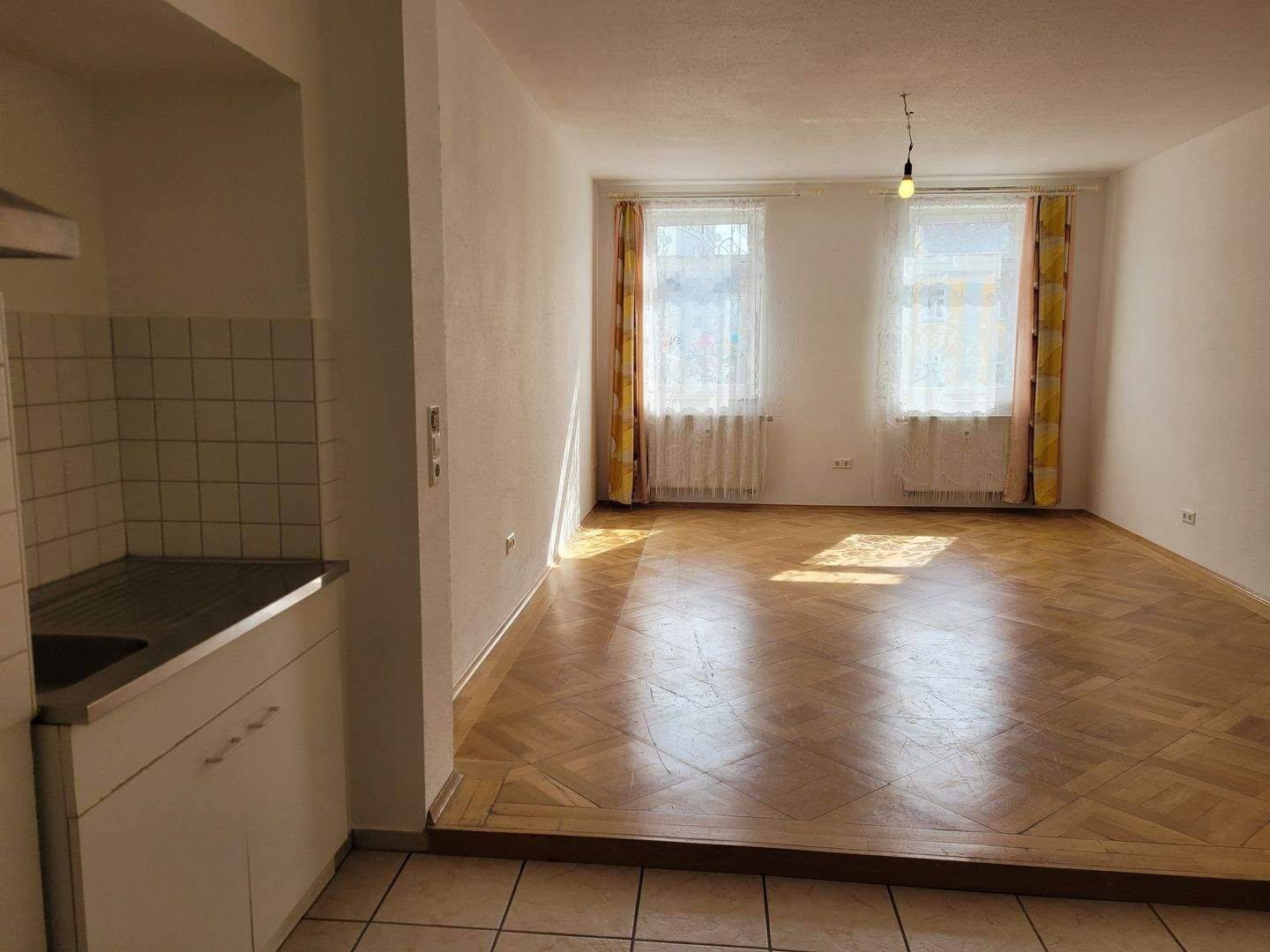Bezugsfreie Citywohnung am Marktplatz mit eigenem Stellplatz – zentral & komfortabel wohnen, 97980 Bad Mergentheim