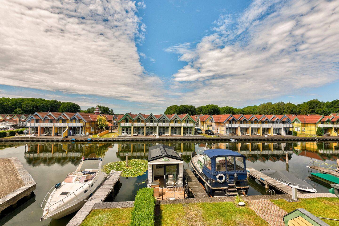 Ferienhaus am Wasser: mit privatem Bootsanleger und zusätzlichem Hausboot, 16831 Rheinsberg