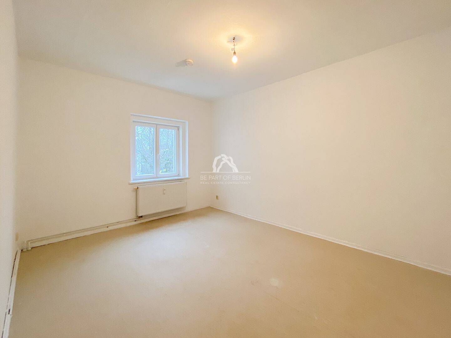 RENOVIERUNGSBEDARF | WOHNEN IM GRÜNEN | RUHIGE 2 ZIMMER WOHNUNG NAHE BÖTZOWKIEZ – PROVISIONSFREI!, 10407 Berlin (Pankow Kleingartenanlage Grönland Kleingartenanlage Neues Heim Kleingartenanlage Volkspark Prenzlauer Berg Prenzlauer Berg)