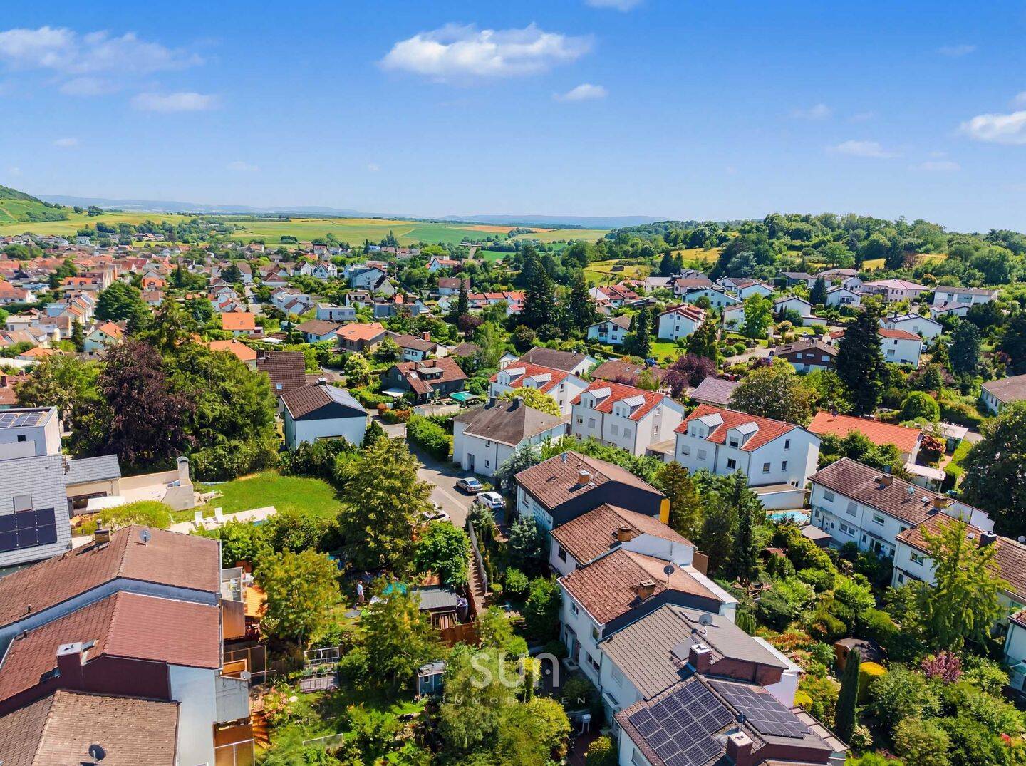 RUHIGES ZUHAUSE AM STILLEN WOHNWEG! – 4-Zimmer-RMH in Roßdorf mit Garten und Balkon, 64380 Roßdorf