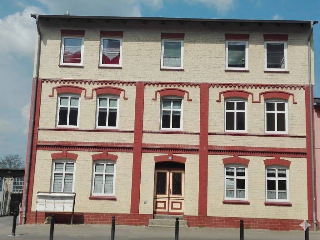 3-Raum-Wohnung mit Tageslichtbad m. Badewanne u. Dusche sowie EBK, 18437 Stralsund