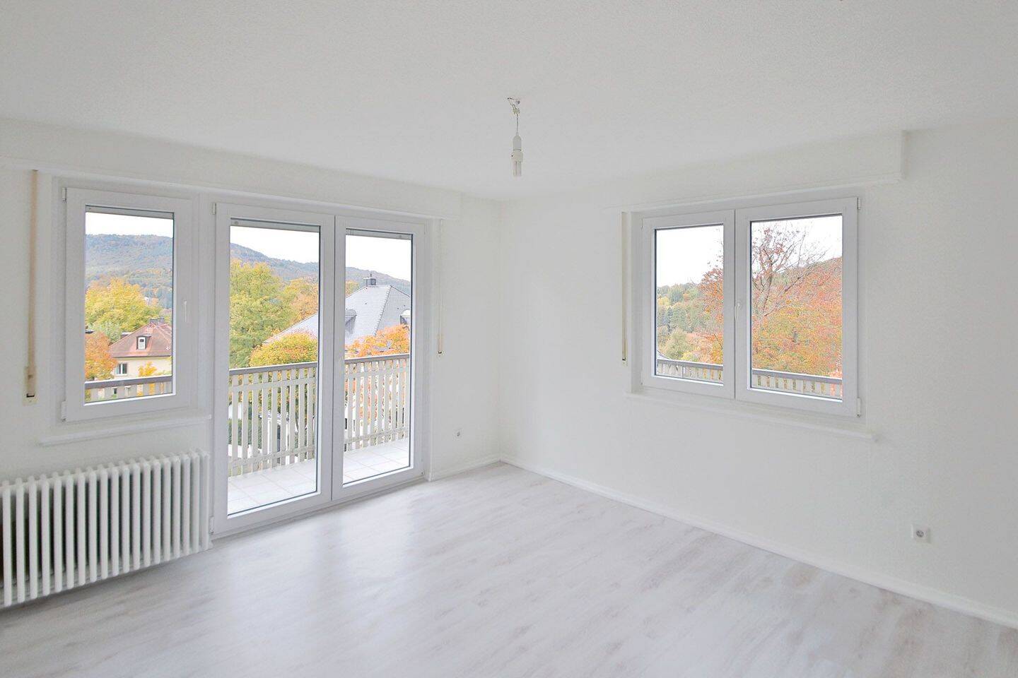 Charmante 4-Zimmer-Wohnung am Paradies in Baden-Baden mit Balkon, Potenzial & Wohlfühlatmosphäre, 76530 Baden-Baden (Ebersteinburg Innenstadt Lichtental Varnhalt Weststadt)