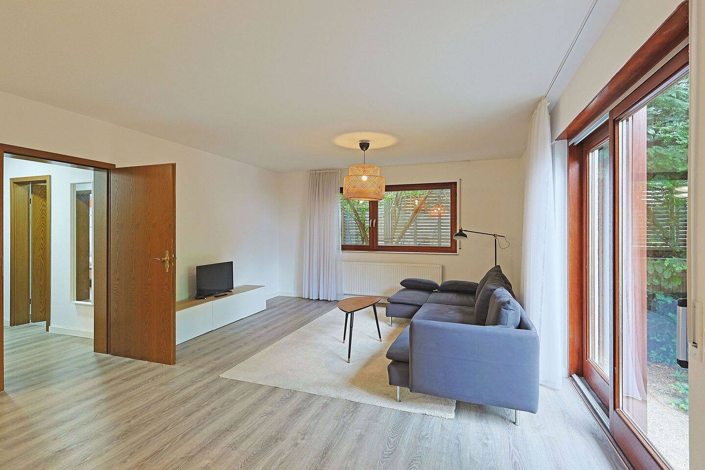 Möblierte Erdgeschosswohnung mit idyllischer Terrasse, 71272 Magstadt