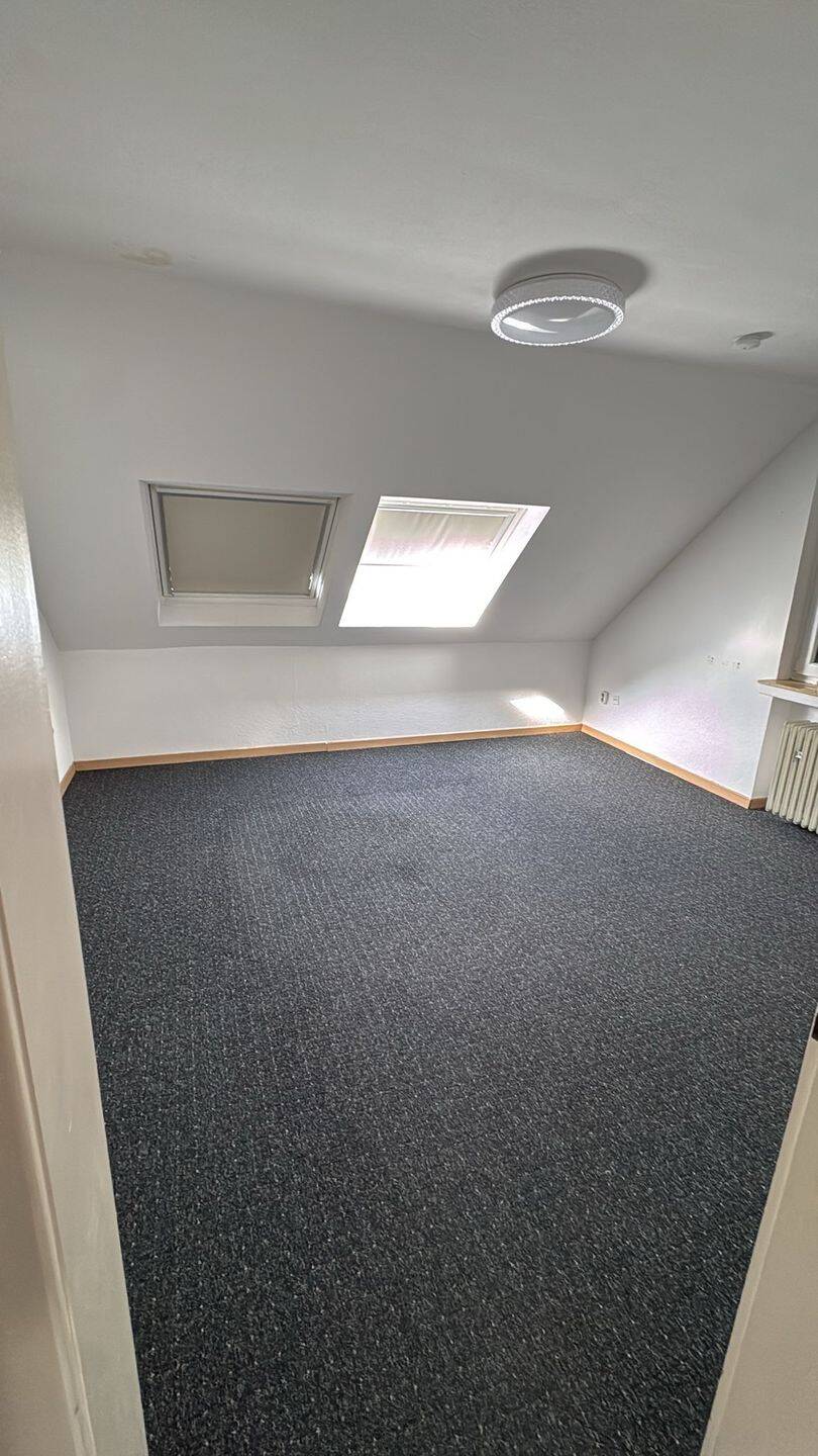 Sofort beziehbar helle Dachgeschosswohnung mit Garten, 42855 Remscheid (Innen Lüttringhausen Nord Süd West)
