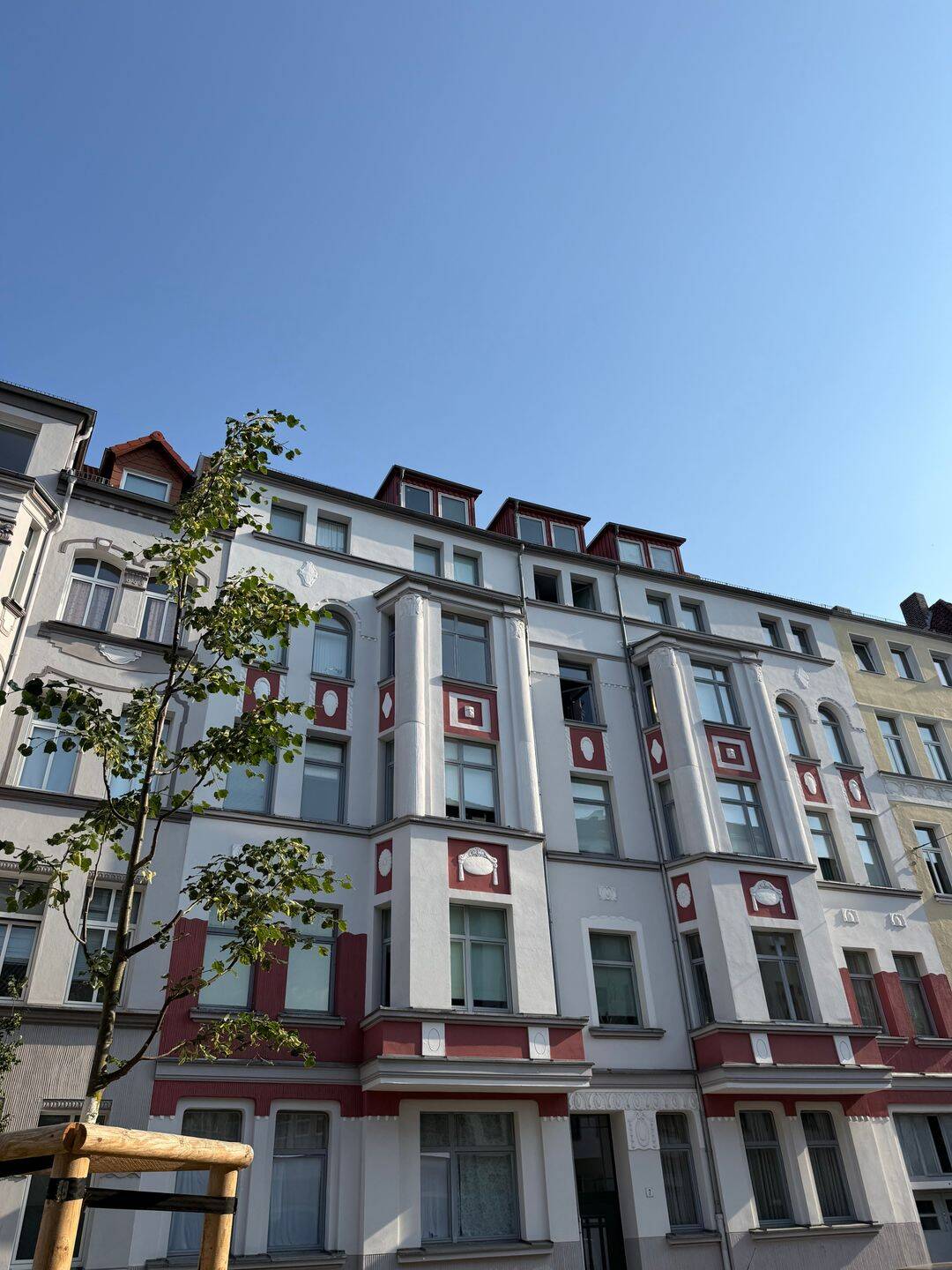 Sehr schöne u. sanierte 4-Zimmerwohnung mit 10 m²- Balkon im Herzen der List, 30161 Hannover