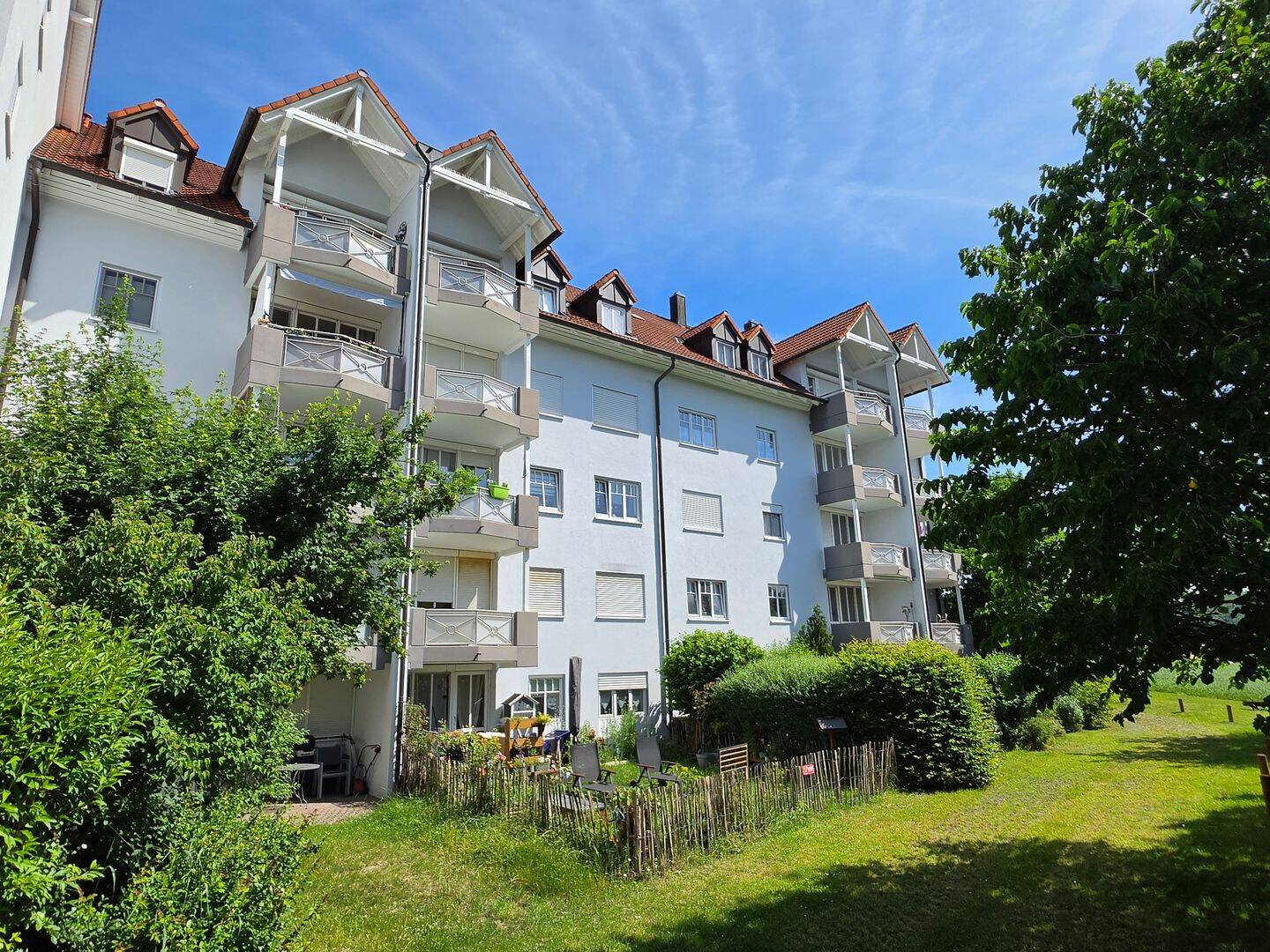 Moderne Komfortwohnung mit Balkon, Einbauküche, TG-Stellplatz und Carport!, 96450 Coburg