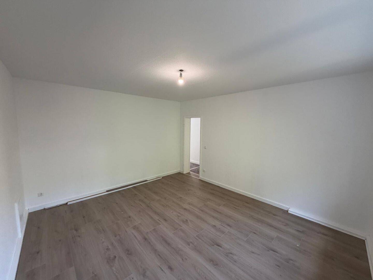 Helle, frisch renovierte 3-Zimmer-Wohnung (67 m²) in Übach-Palenberg mit Balkon, 52531 Übach-Palenberg