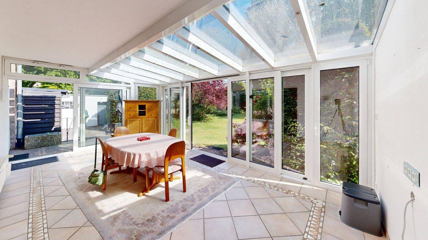 Charmante Doppelhaushälfte mit Südgarten, Wintergarten, PV-Anlage und moderner Heiztechnik, 41469 Neuss