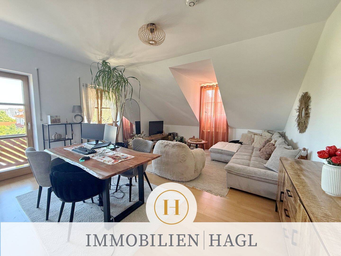 Gemütliche 2-Zimmer-Dachgeschosswohnung mit EBK und Balkon, 85591 Vaterstetten
