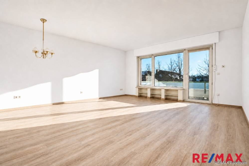 *Reserviert*, 33100 Paderborn