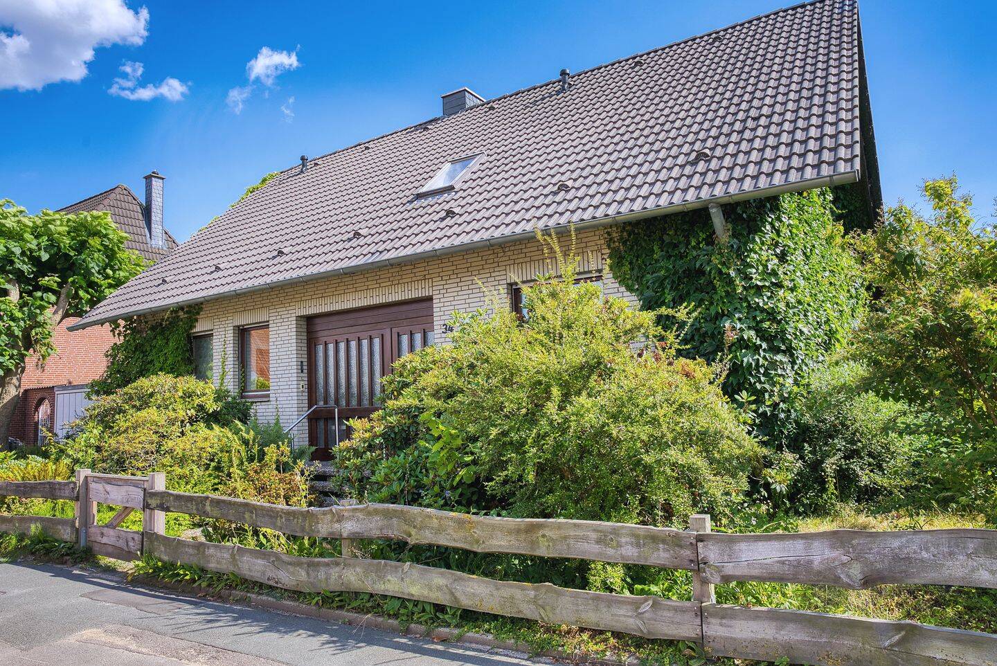 Wohnträume mit Südterrasse – solides Familienhaus inmitten blühender Gartenidylle, 31515 Wunstorf