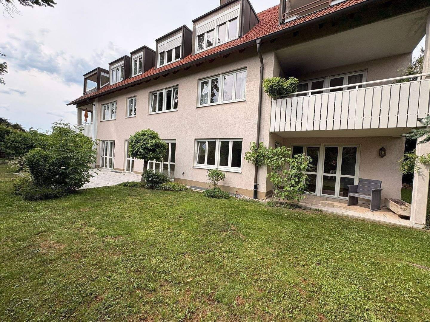 Exklusives Wohnen im Grünen! Sehr schöne 4-Zi.-Erdgeschosswohnung mit traumhaften Garten und großzügigen Grundriss im – Stadtteil Gaismannshof, 90431 Nürnberg