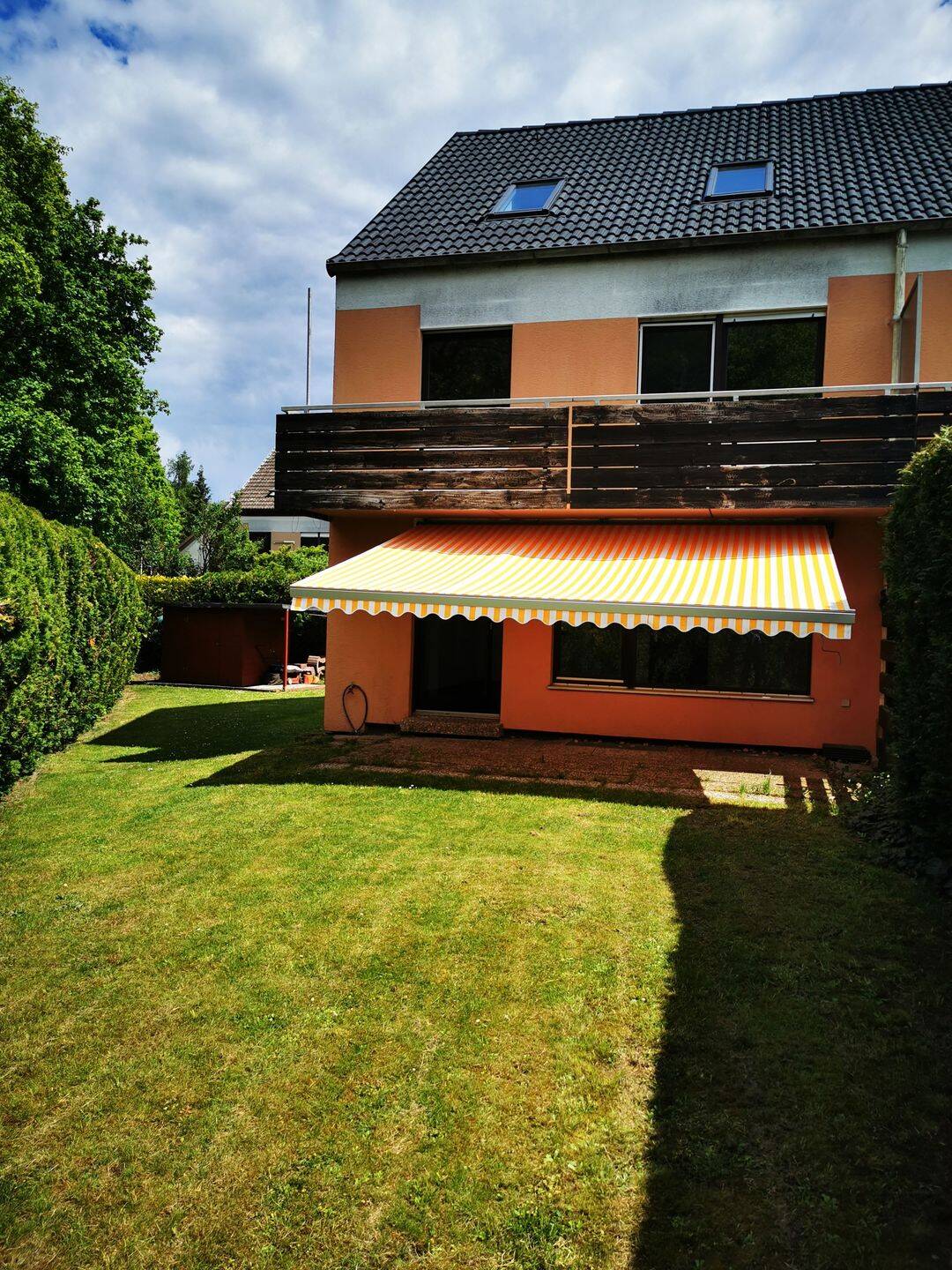 Doppelhaushälfte mit Dachstudio und Garten am Waldrand, 90455 Nürnberg